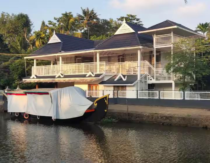 Evaans Casa Homestay x Solis Nature