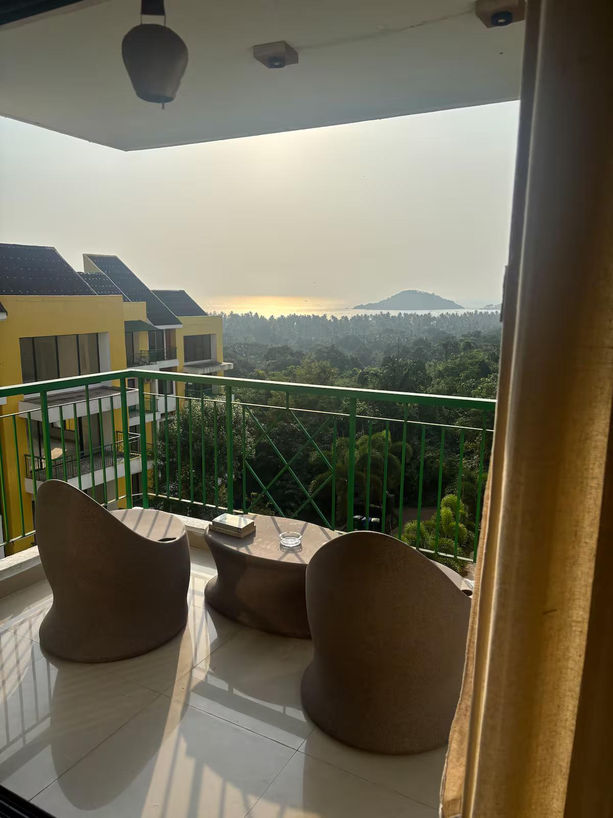 Saanjh (Sea facing penthouse)w pool x Solis Nature