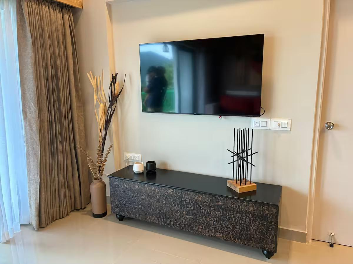 Masai (valley view) with pool x Solis Nature