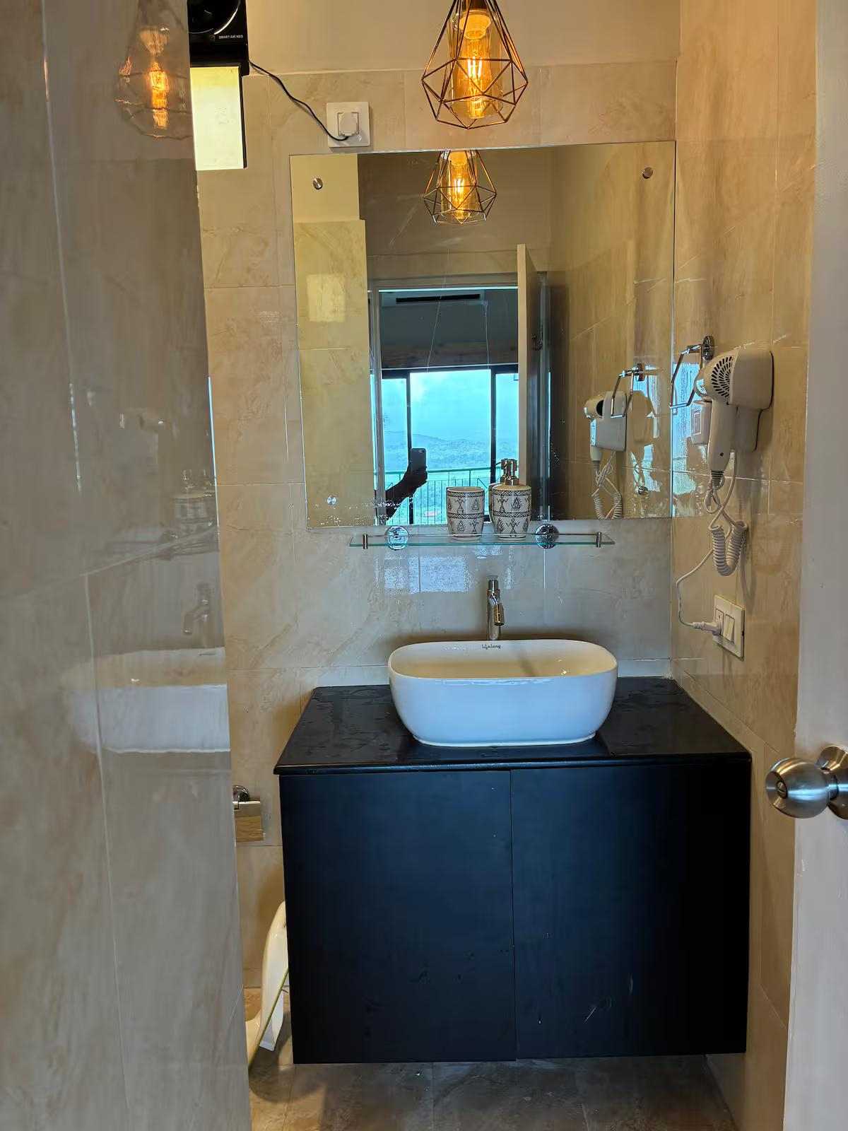 Masai (valley view) with pool x Solis Nature