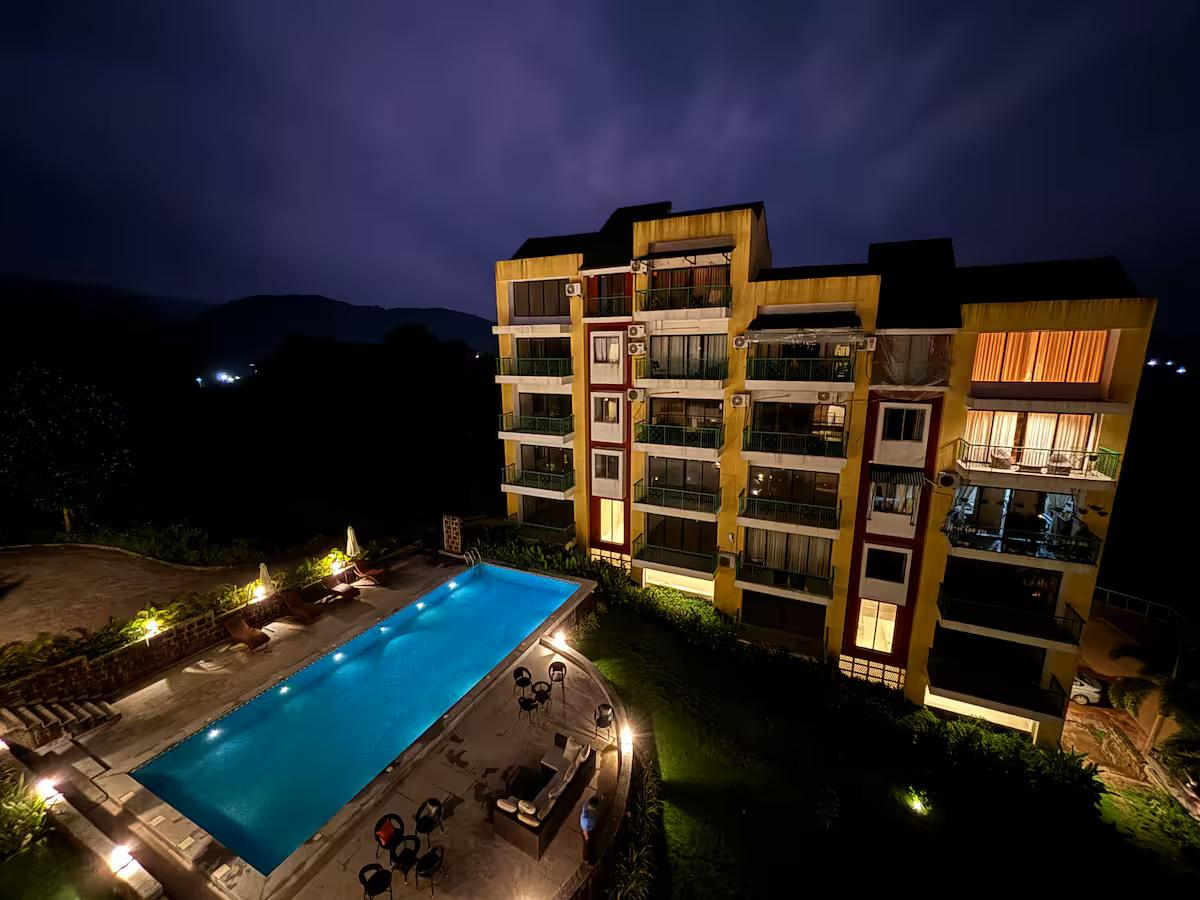 Masai (valley view) with pool x Solis Nature