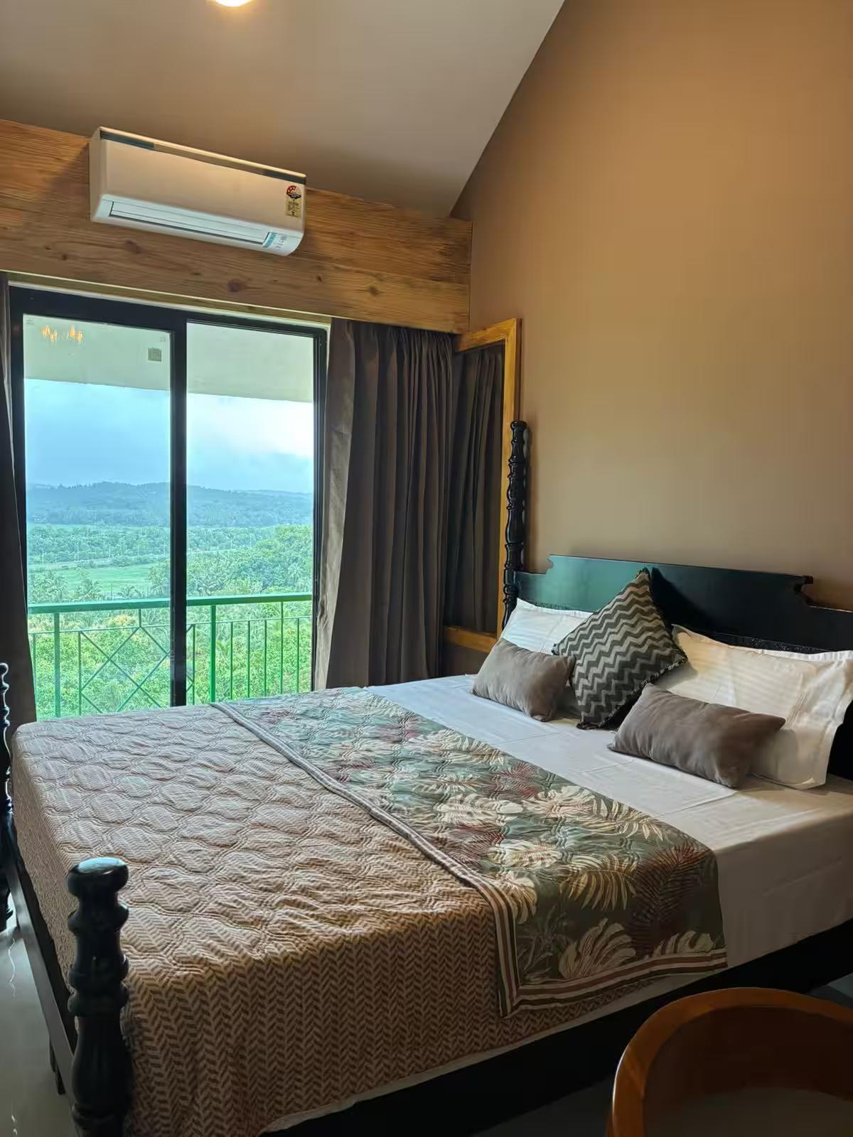 Masai (valley view) with pool x Solis Nature