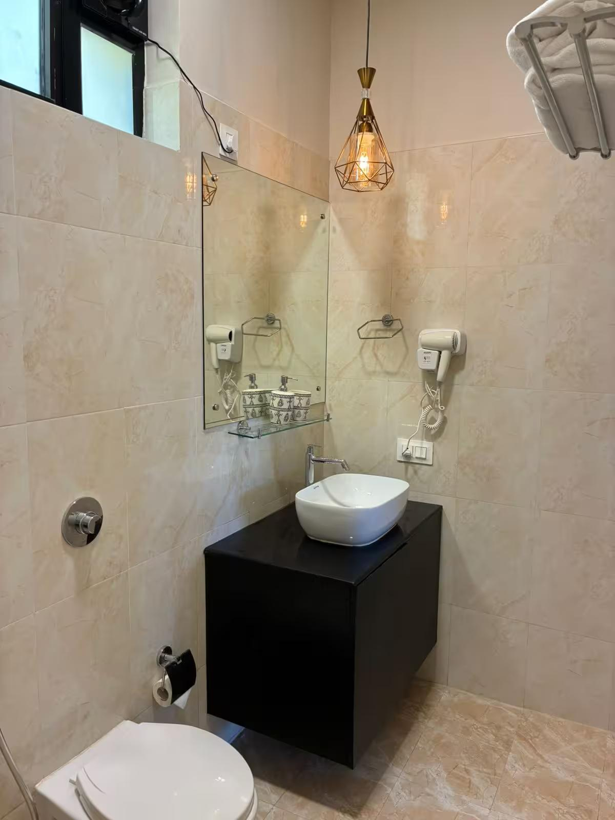 Masai (valley view) with pool x Solis Nature