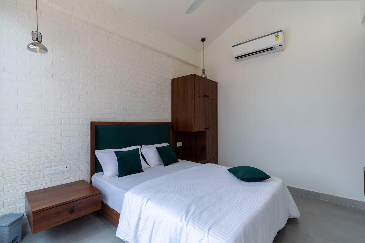 Tarshal Outhouse x Solis Nature