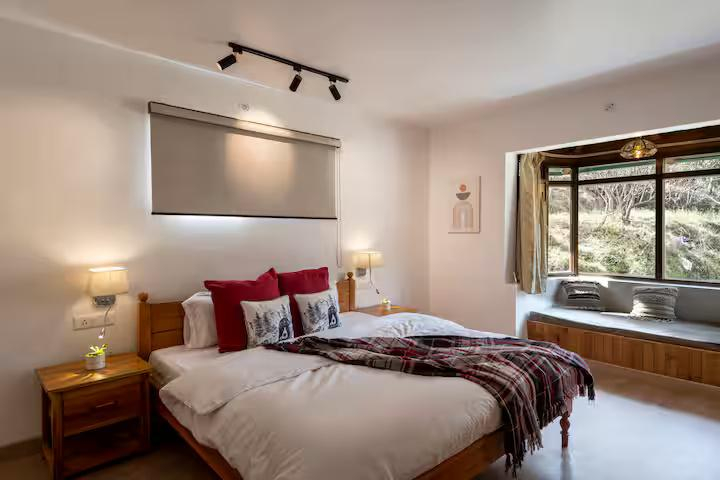 Cosy Cottage with 5 Star Views | Near Mukteshwar x Solis Nature