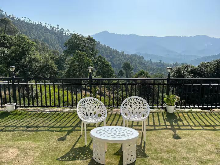 Cosy Cottage with 5 Star Views | Near Mukteshwar x Solis Nature