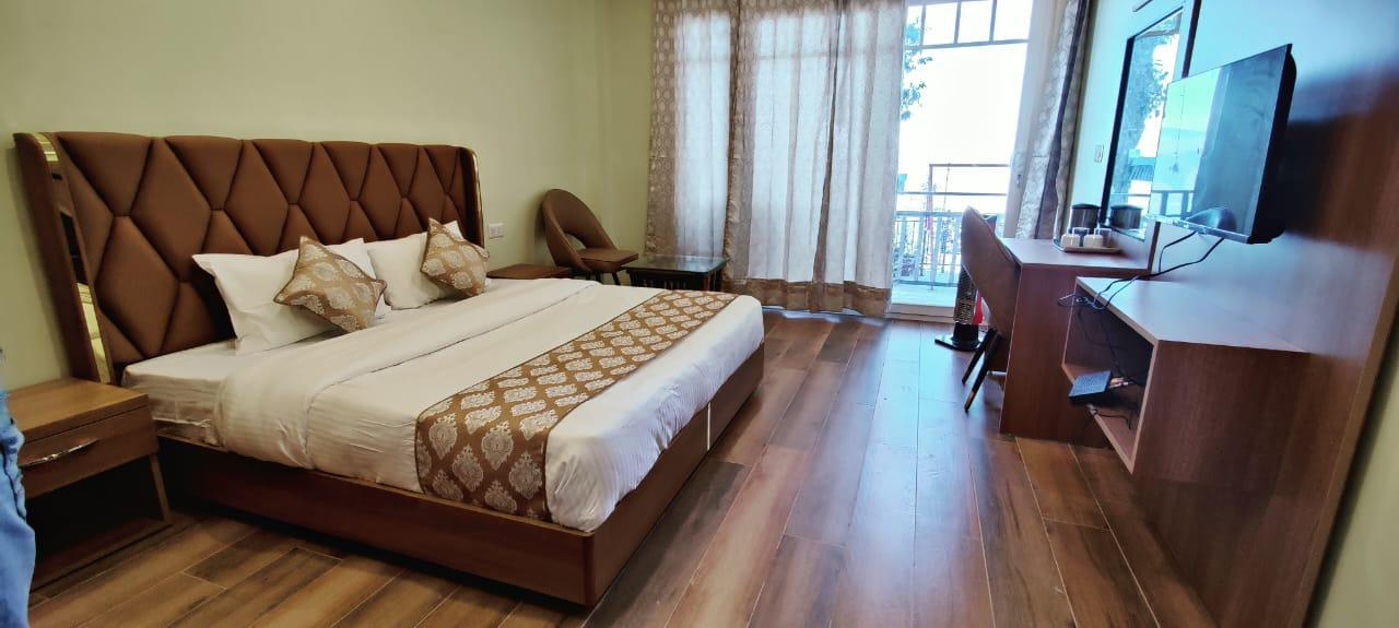 The Sandringham Hideout x Solis Nature