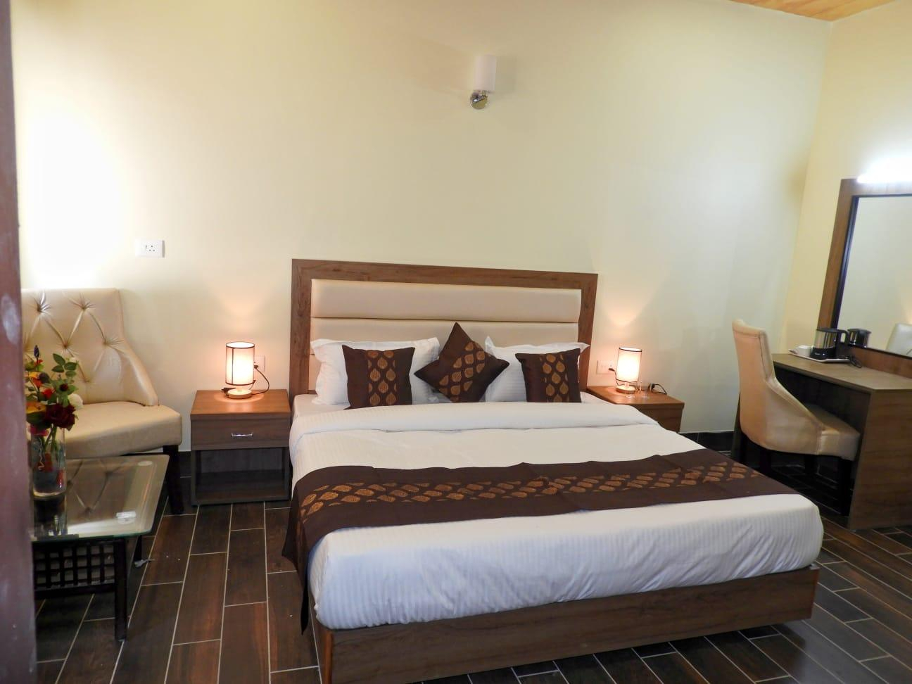 The Sandringham Hideout x Solis Nature