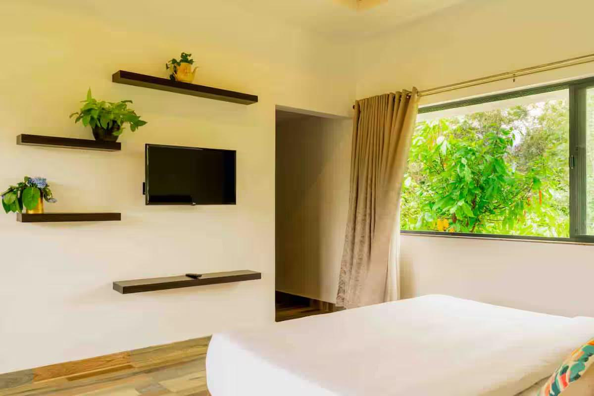 Mannoor Farms Mountain View Stays x Solis Nature