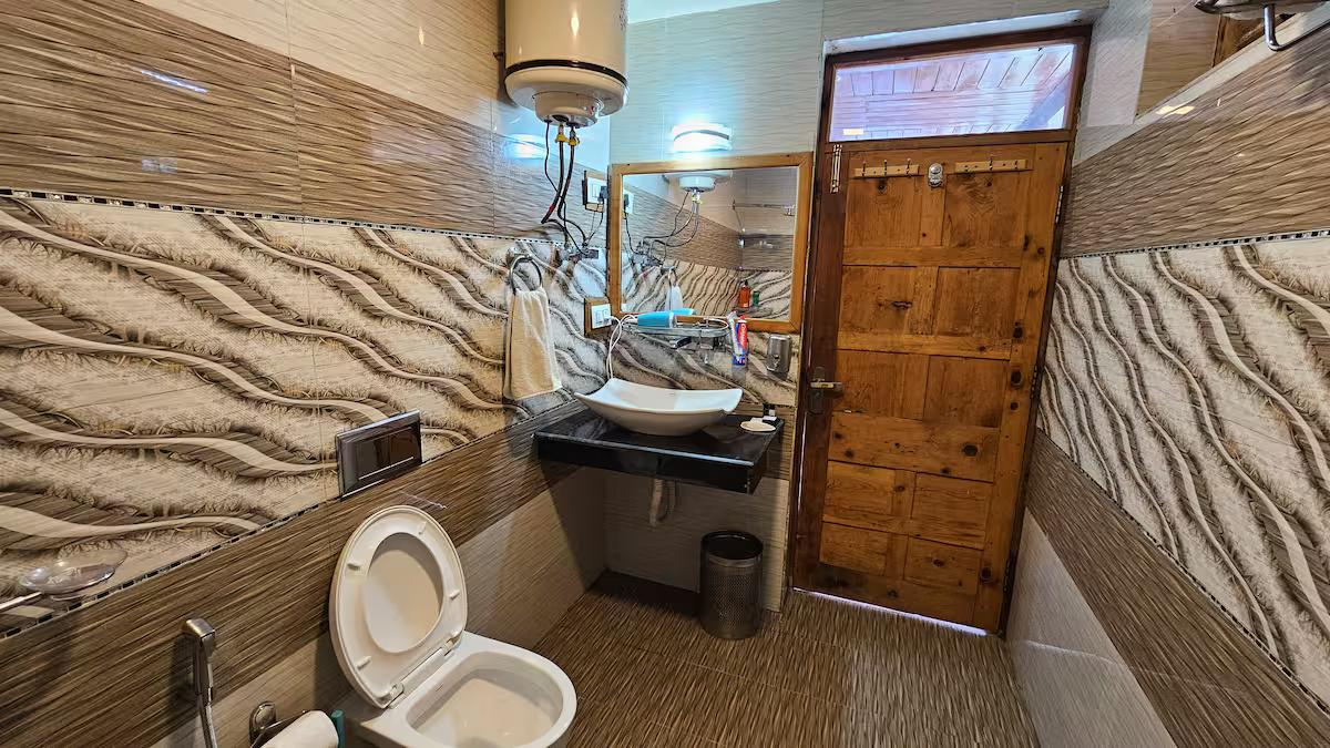 Khwabgaah Manali | The Pine Nook Rooms x Solis Nature