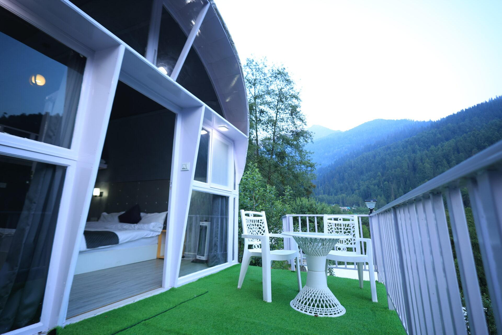 The Lush Pods x Solis Nature