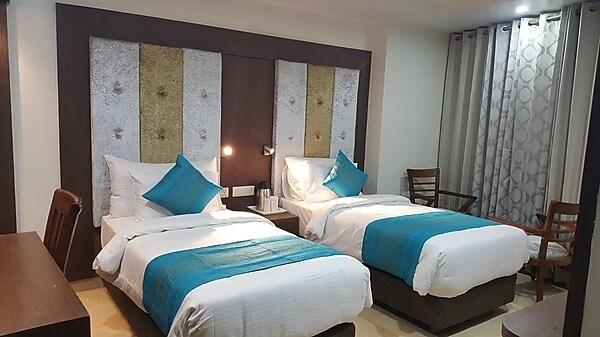 DLS Hotels The Rock Castle x Solis Nature