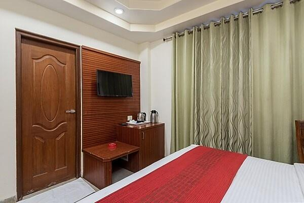 DLS Hotels The Rock Castle x Solis Nature