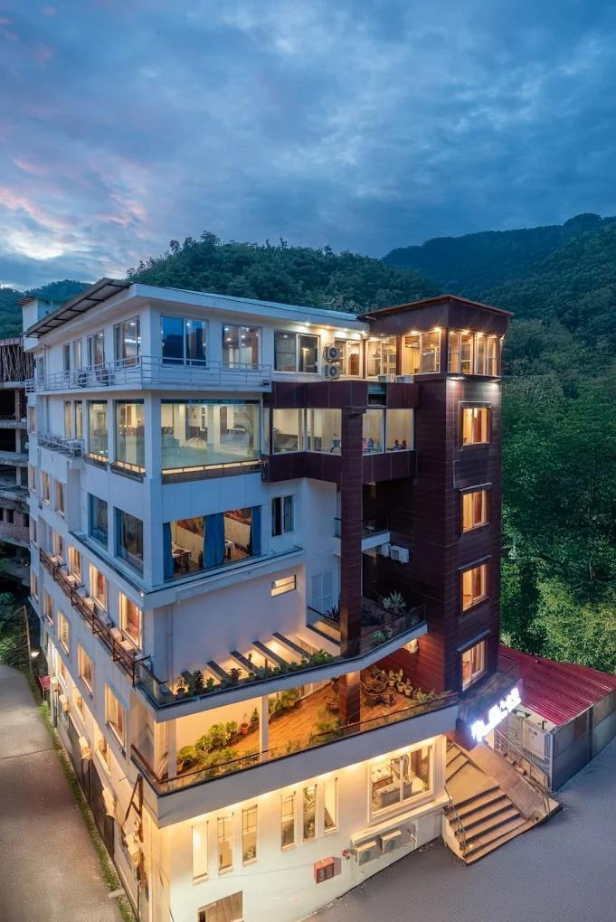 DLS Hotels on the Ganges x Solis Nature