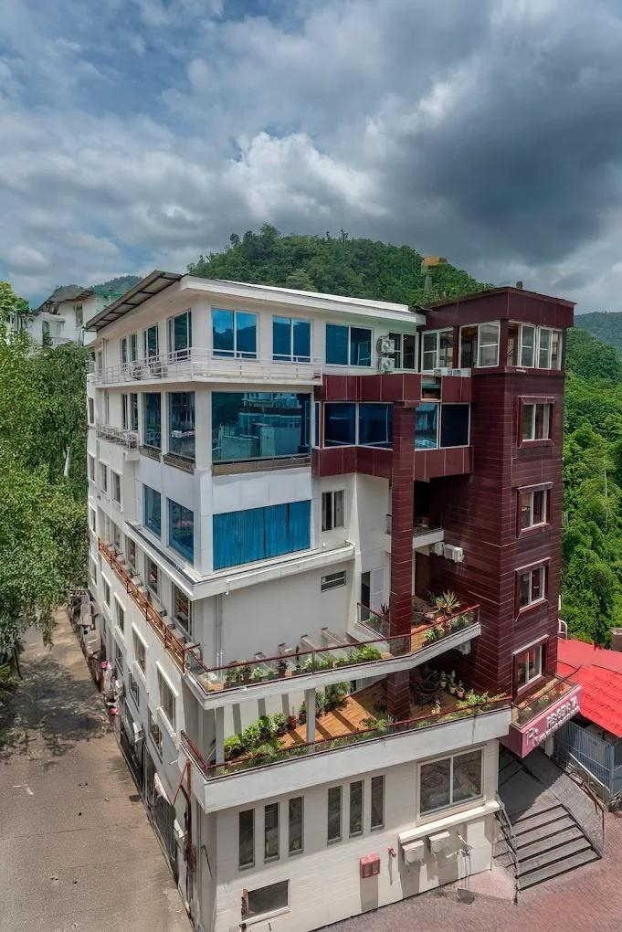 DLS Hotels on the Ganges x Solis Nature