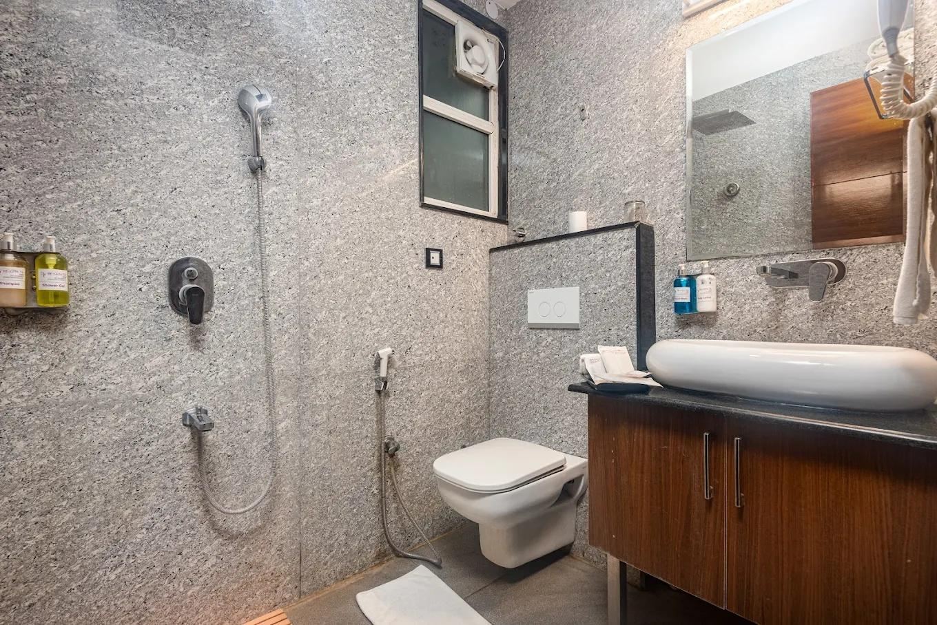 DLS Hotels on the Ganges x Solis Nature