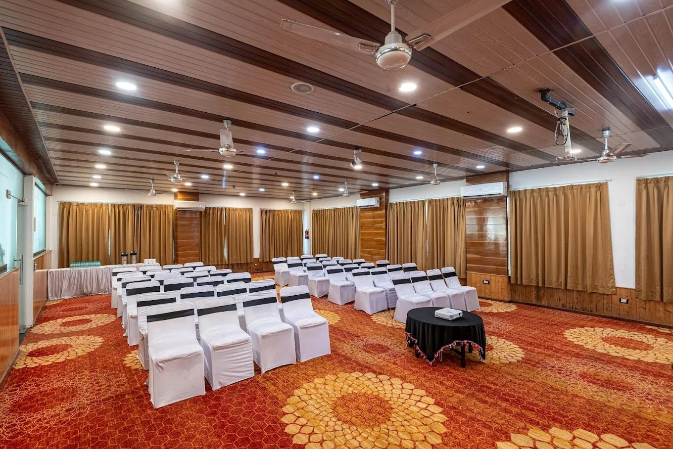 DLS Hotels on the Ganges x Solis Nature