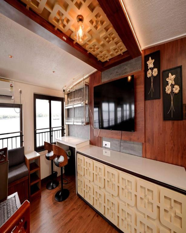 Ultra Luxury House Boat Alleppey By LexStays x Solis Nature