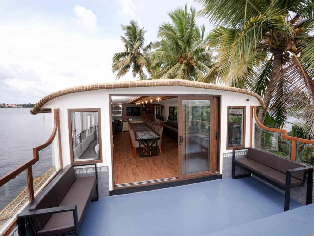 Ultra Luxury House Boat Alleppey By LexStays x Solis Nature