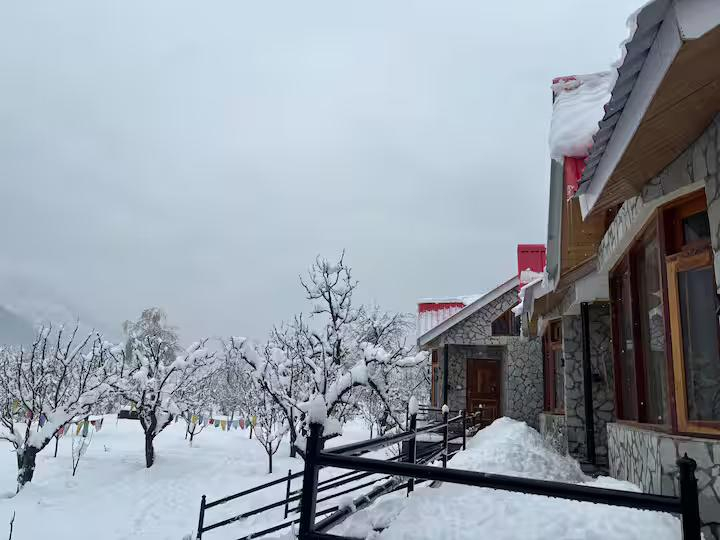 Luxury Wooden Chalet 3 in Manali Jagatsukh x Solis Nature