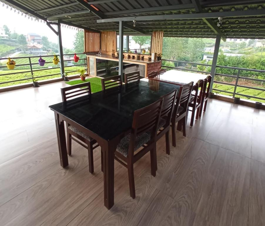 Moonlight Chillers By LexStays | Deluxe Double Room x Solis Nature