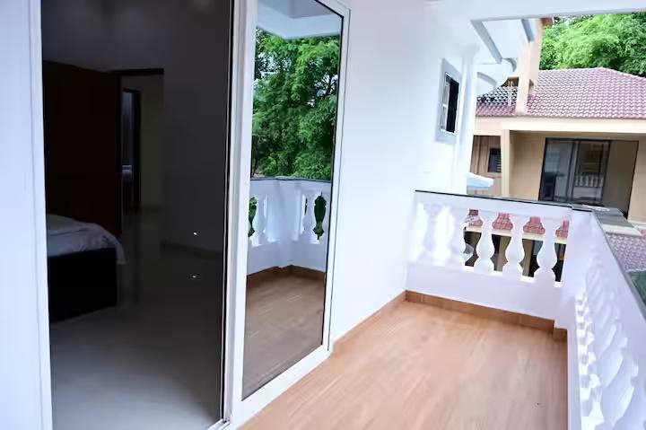 White House w/Private Pool 1.5kms to the beach x Solis Nature