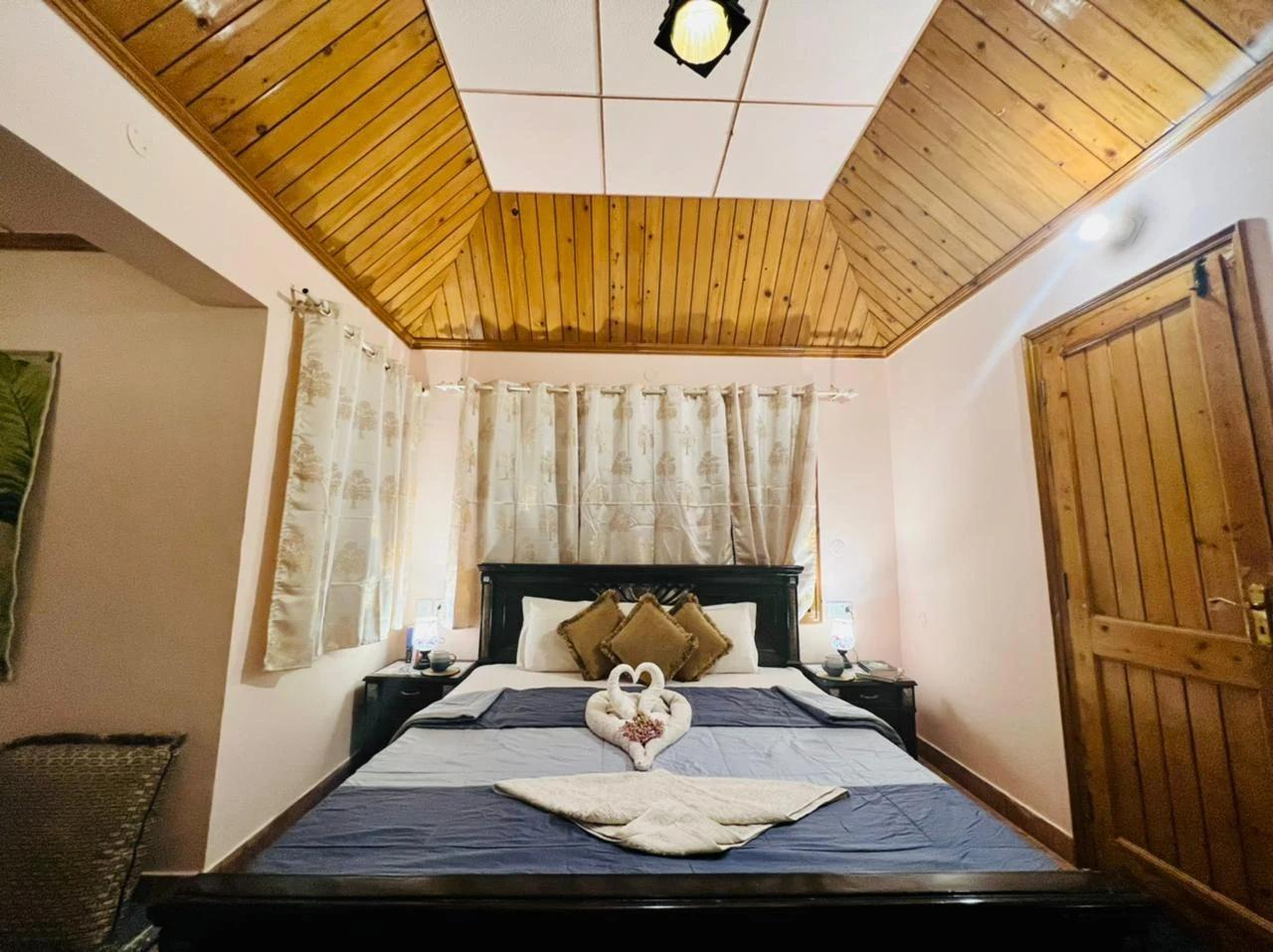 DLS MOONSTONE VILLA, MASHOBRA, SHIMLA x Solis Nature