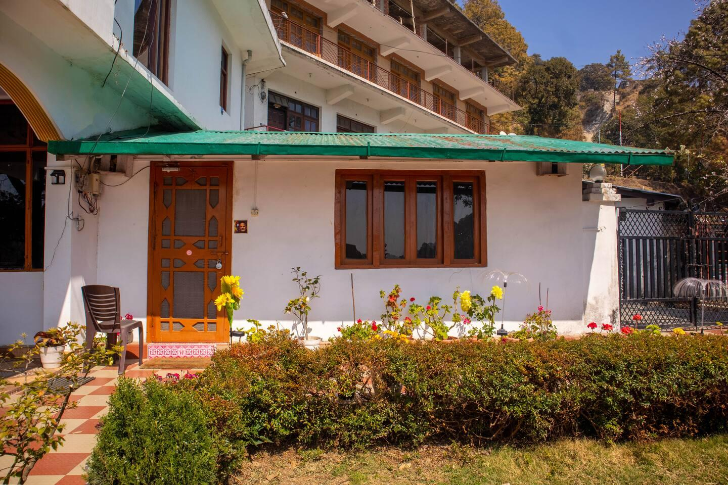 Nature's Vibe Homestay Kainchi Dham-Hillside Home x Solis Nature