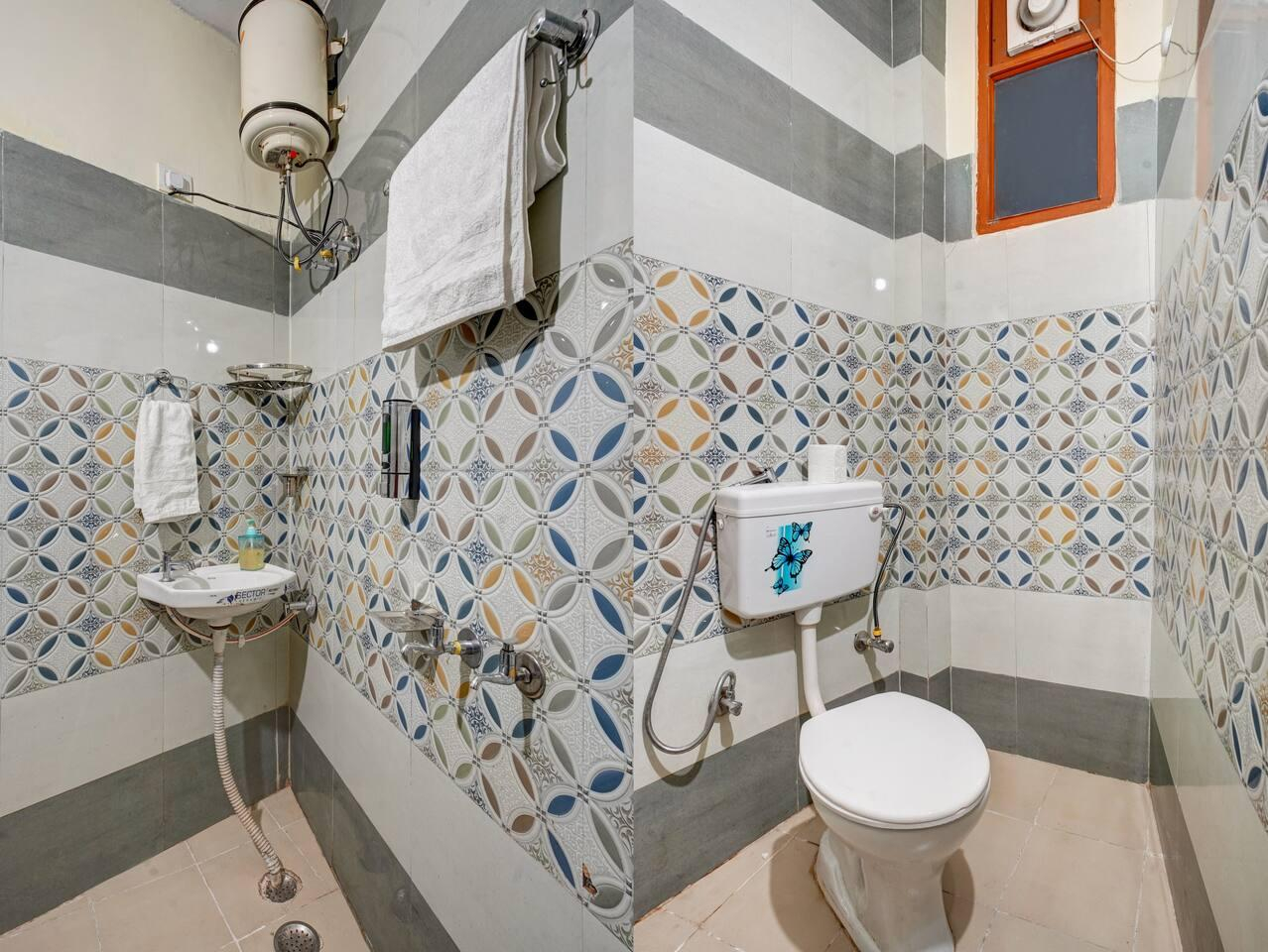 Nature's Vibe Homestay Kainchi Dham-Hillside Home x Solis Nature