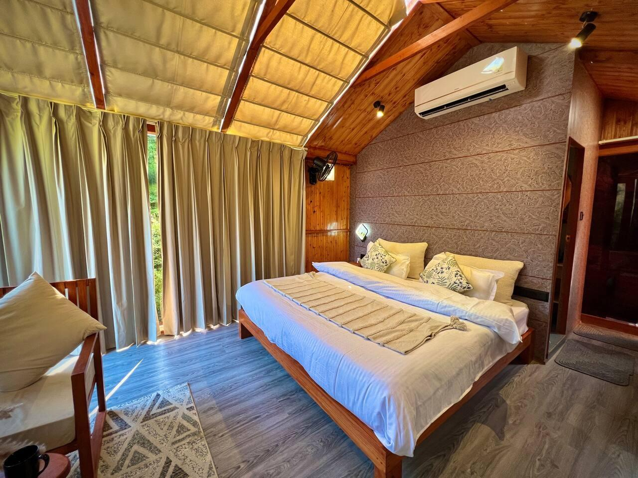 Dreamy Wood n Glass Cabin with Cafe in Forest x Solis Nature