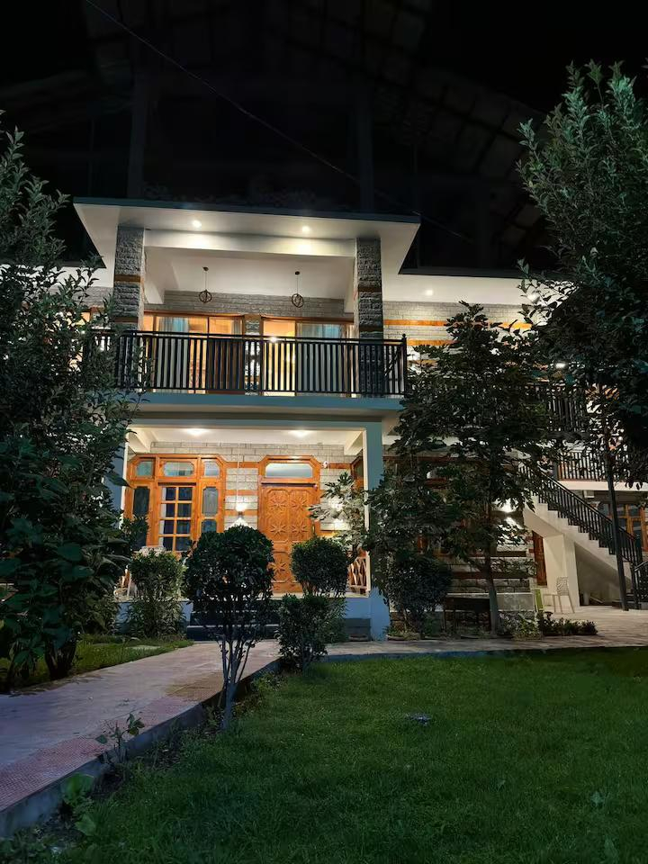 5bhk My-lo Cottage by Geeta Villas x Solis Nature