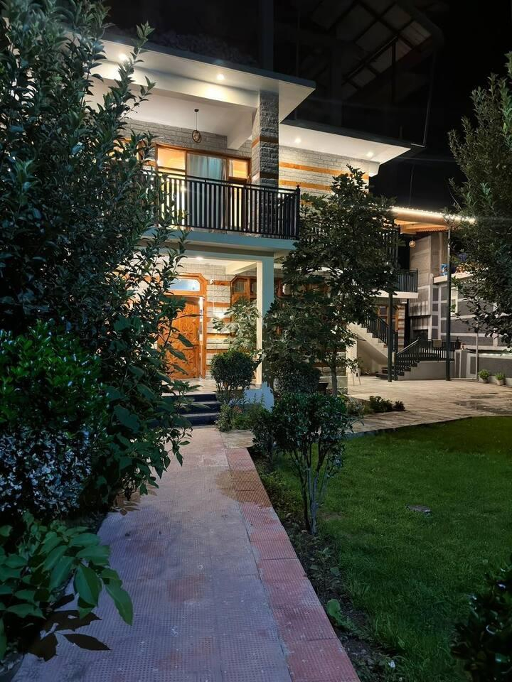 5bhk My-lo Cottage by Geeta Villas x Solis Nature