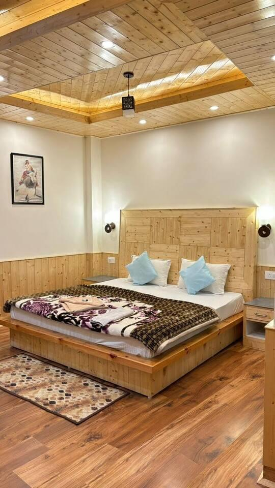 5bhk My-lo Cottage by Geeta Villas x Solis Nature