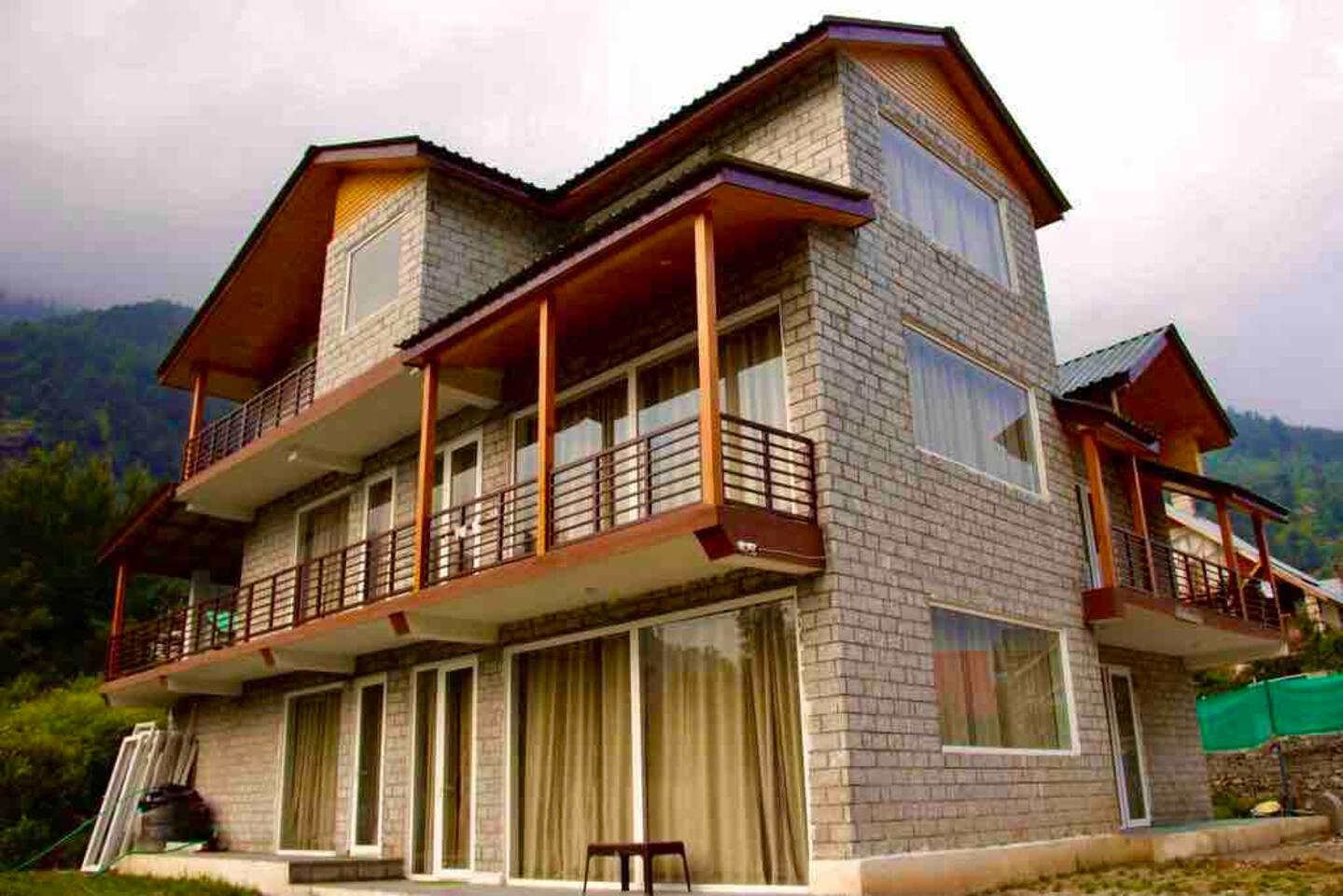 6 Bedroom Cottage with Unlimited Mountain Views x Solis Nature