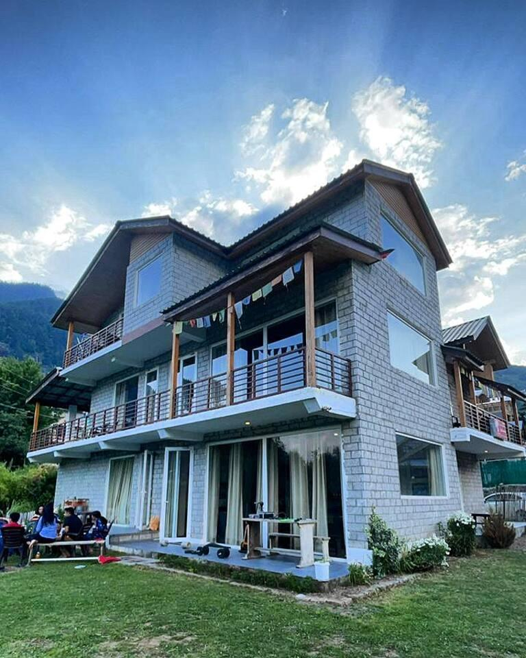 6 Bedroom Cottage with Unlimited Mountain Views x Solis Nature