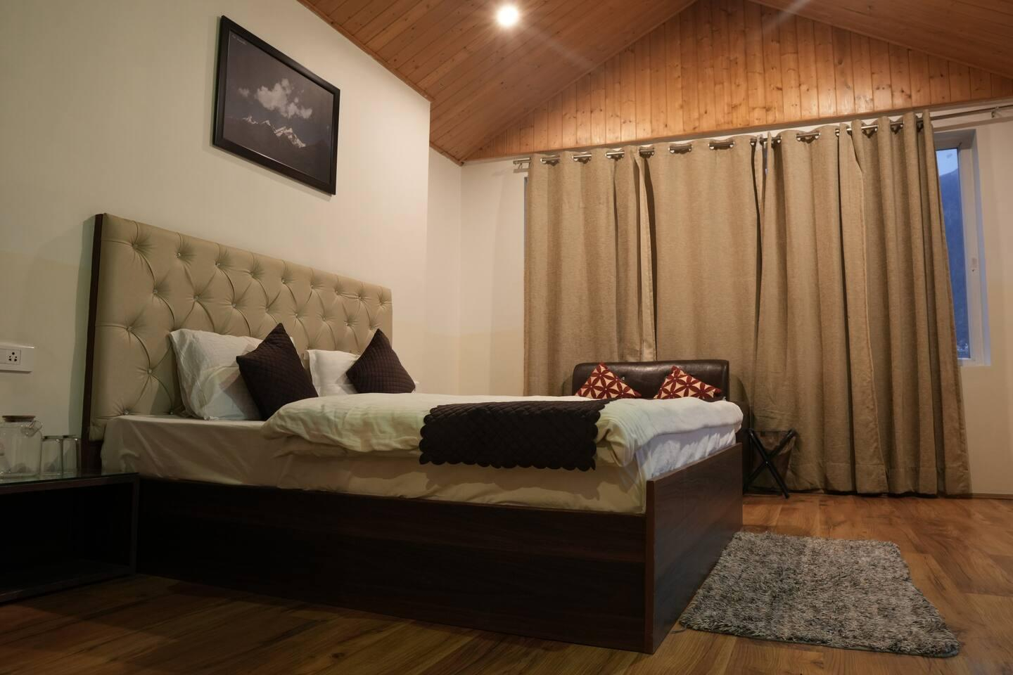 6 Bedroom Cottage with Unlimited Mountain Views x Solis Nature