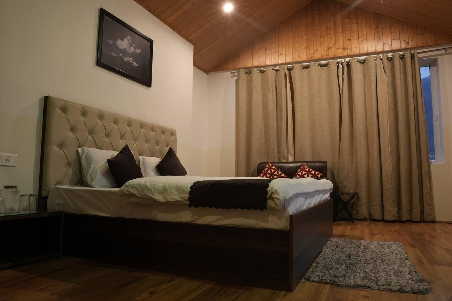 6 Bedroom Cottage with Unlimited Mountain Views x Solis Nature