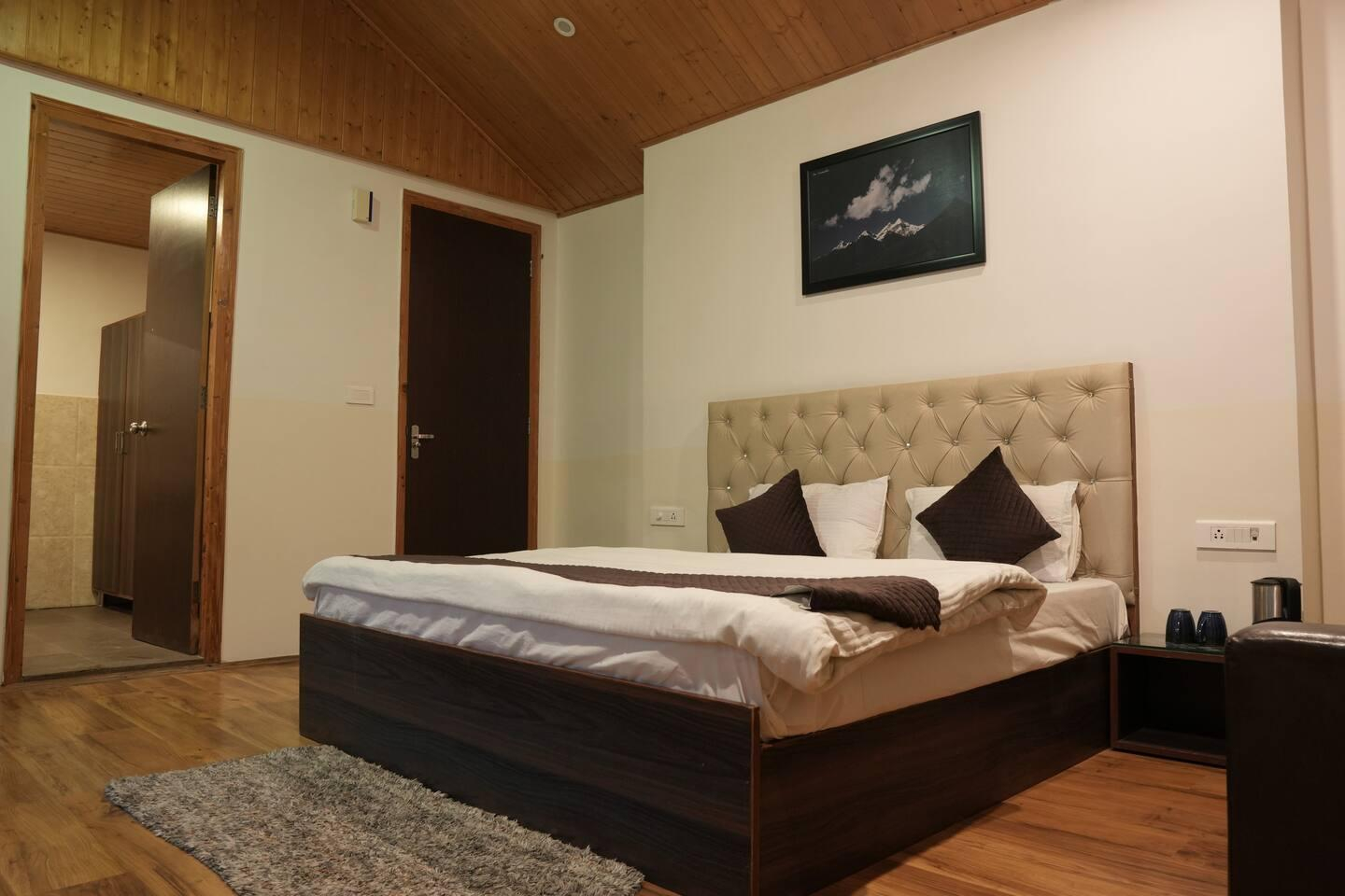 6 Bedroom Cottage with Unlimited Mountain Views x Solis Nature