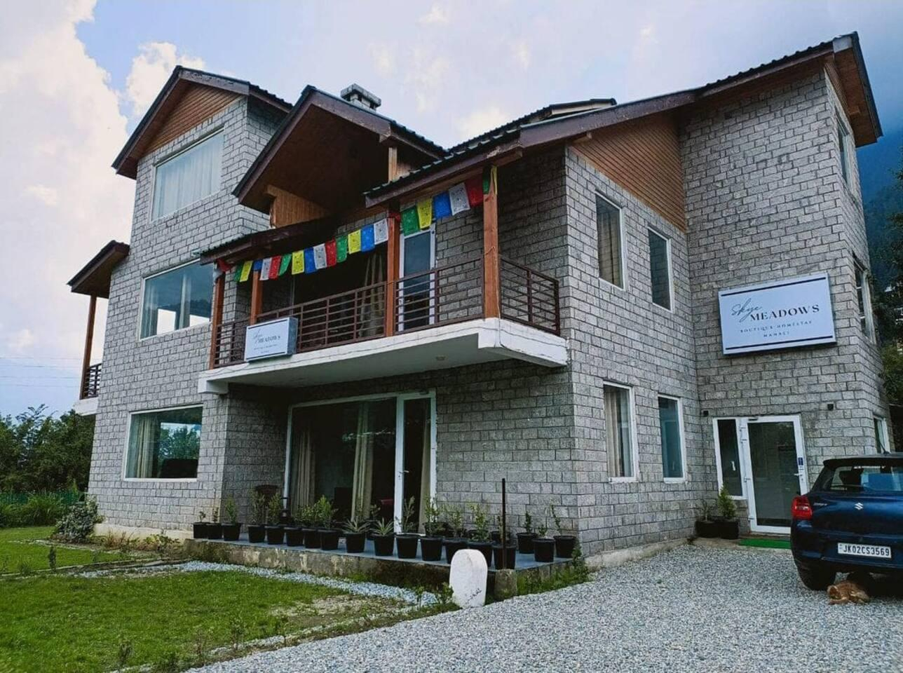 6 Bedroom Cottage with Unlimited Mountain Views x Solis Nature