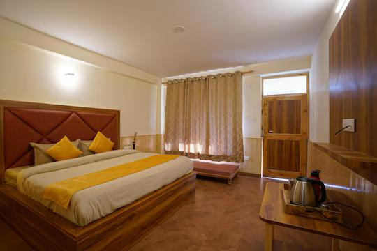 Uncle Nomad x Solis Nature