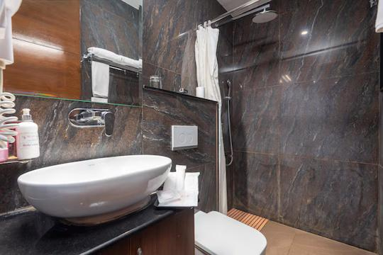 DLS Hotels on the Ganges x Solis Nature