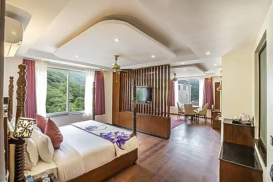 DLS Hotels on the Ganges x Solis Nature