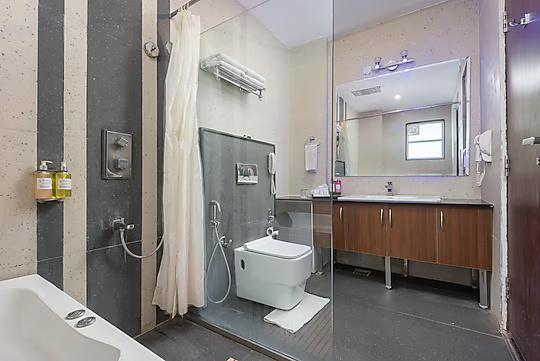 DLS Hotels on the Ganges x Solis Nature