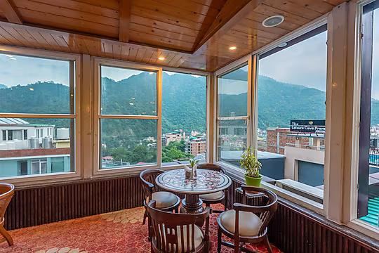 DLS Hotels on the Ganges x Solis Nature