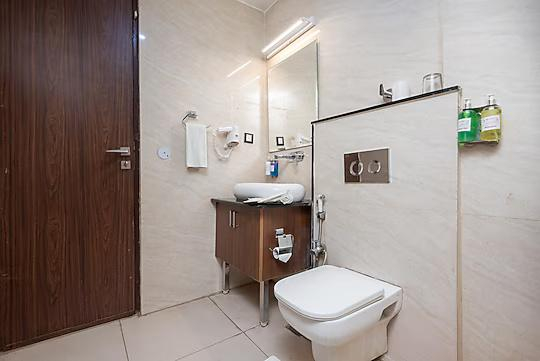 DLS Hotels on the Ganges x Solis Nature