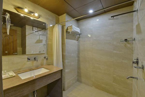 DLS Hotels The Rock Castle x Solis Nature