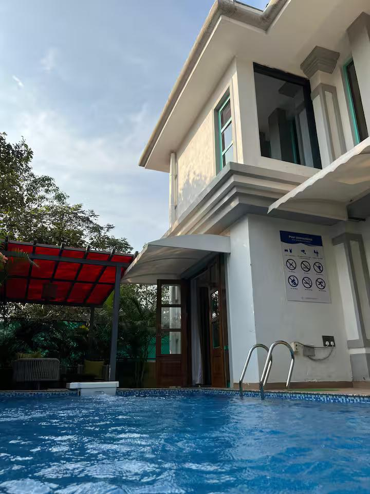 Posh 4BHK Pvt Pool Villa | 8 mins to Vagator Beach x Solis Nature