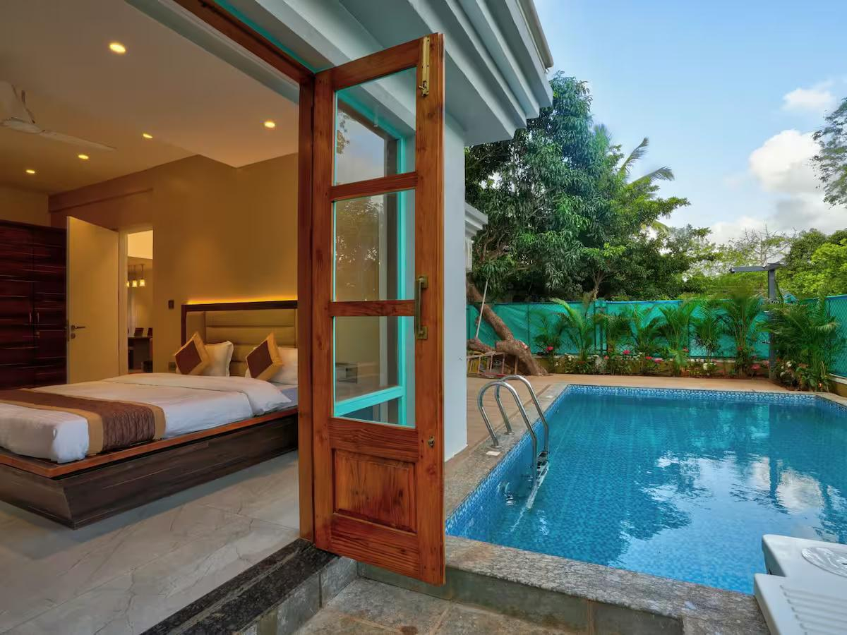 Posh 4BHK Pvt Pool Villa | 8 mins to Vagator Beach x Solis Nature