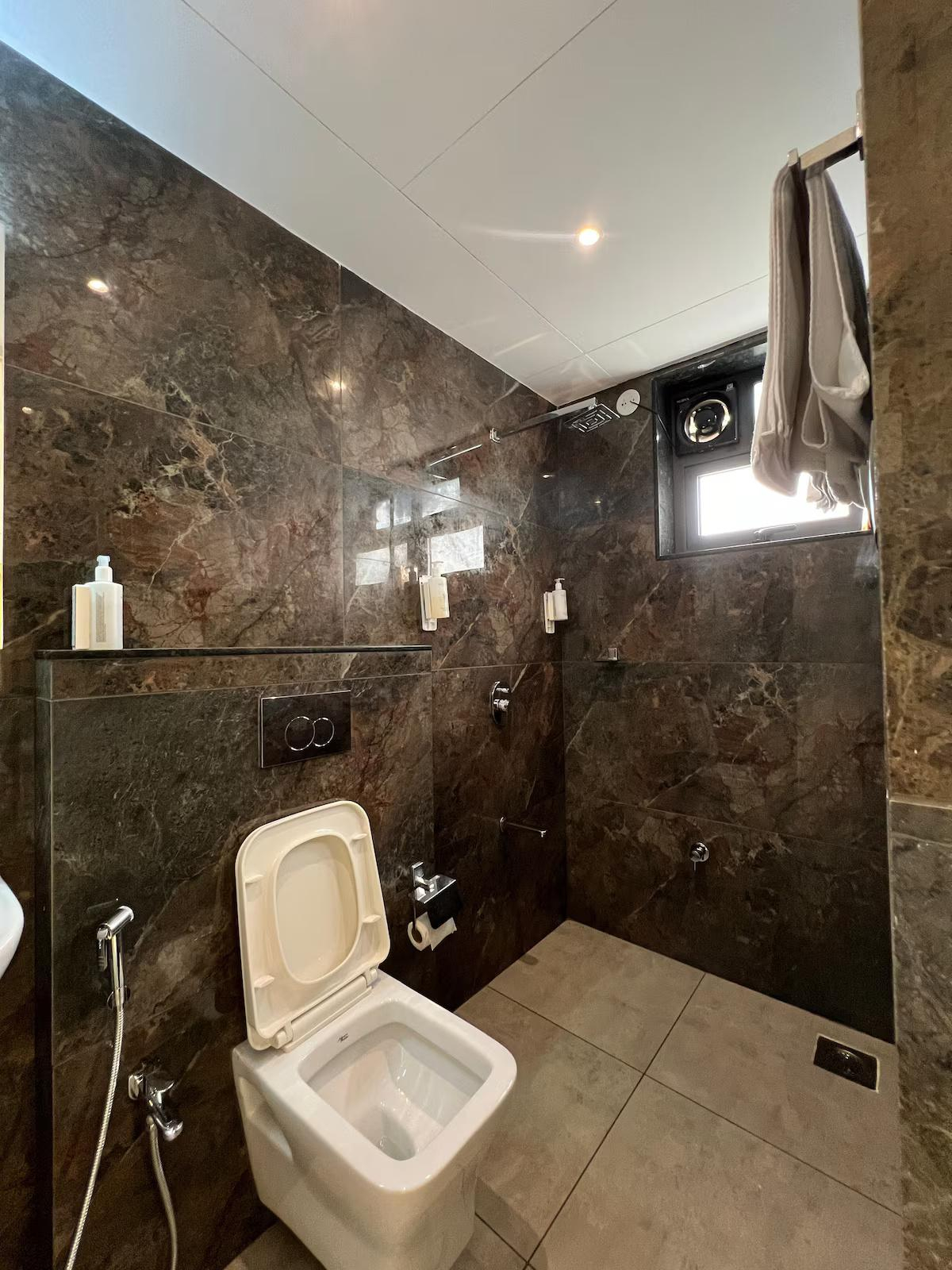 Posh 4BHK Pvt Pool Villa | 8 mins to Vagator Beach x Solis Nature