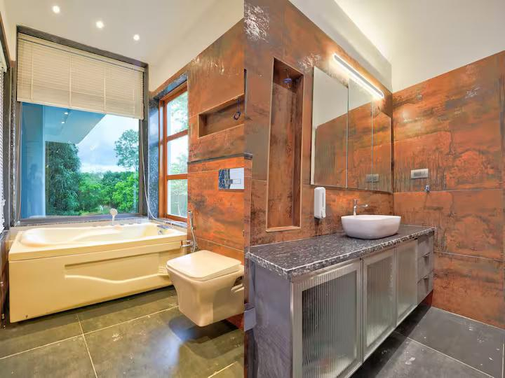 Posh 4BHK Pvt Pool Villa | 8 mins to Vagator Beach x Solis Nature